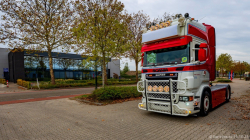 20251019-Tom-Holding-00031